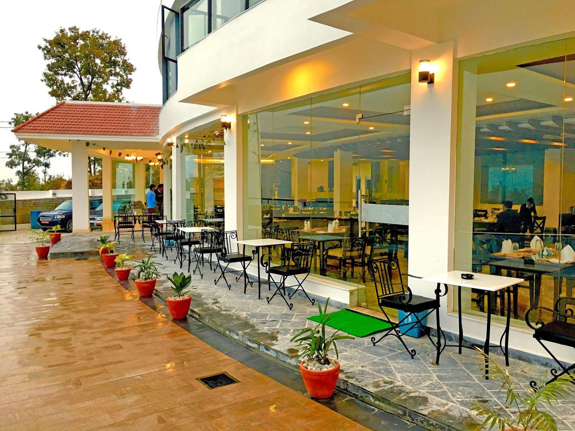 Himalayan Front Hotel By Kgh Group Pokhara Exterior foto